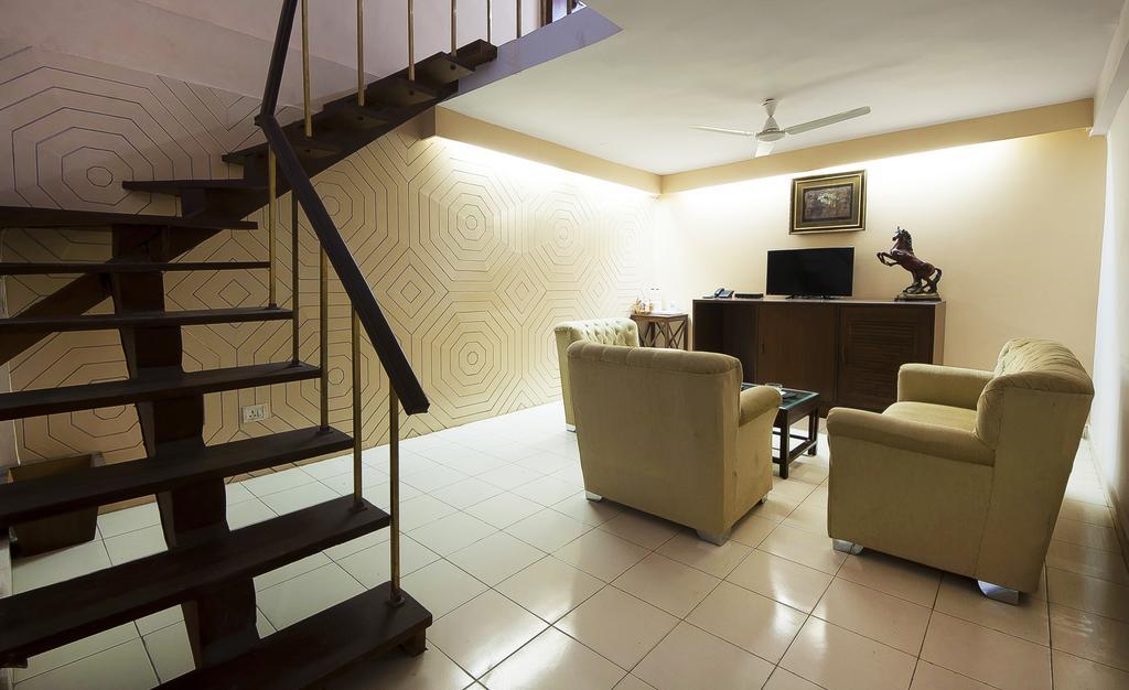 Hotel O Hotel Landmark Inn デリー エクステリア 写真